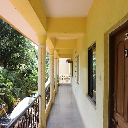 Oyo 7333 V Palms Hotel Candolim Bagian luar foto