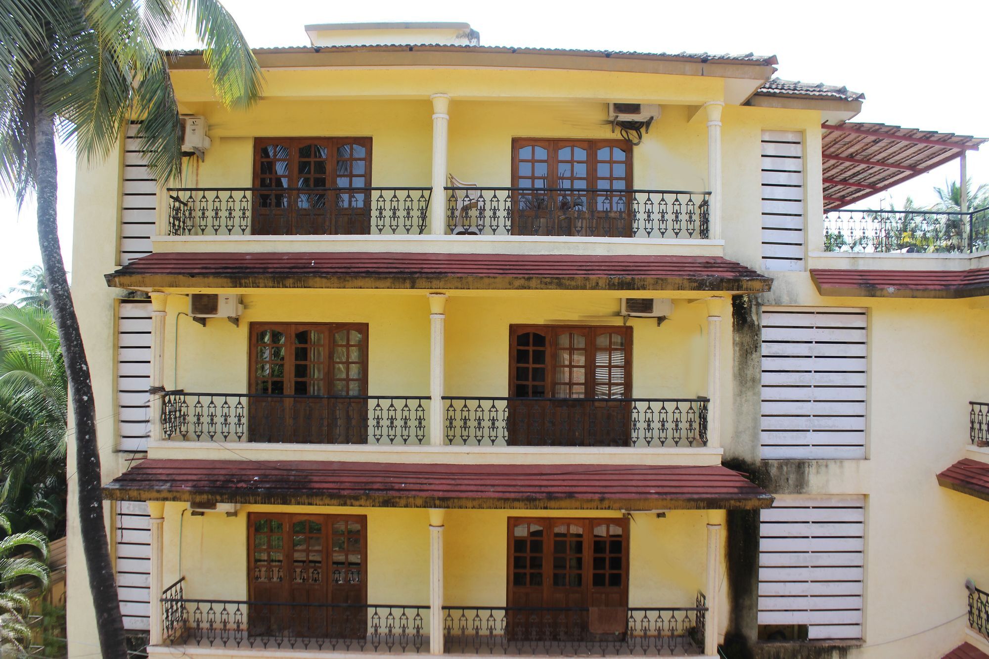 Oyo 7333 V Palms Hotel Candolim Bagian luar foto
