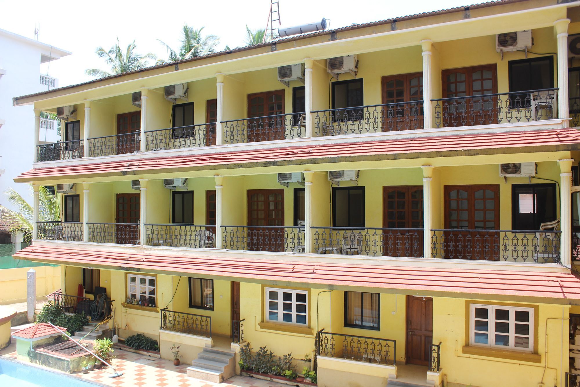 Oyo 7333 V Palms Hotel Candolim Bagian luar foto