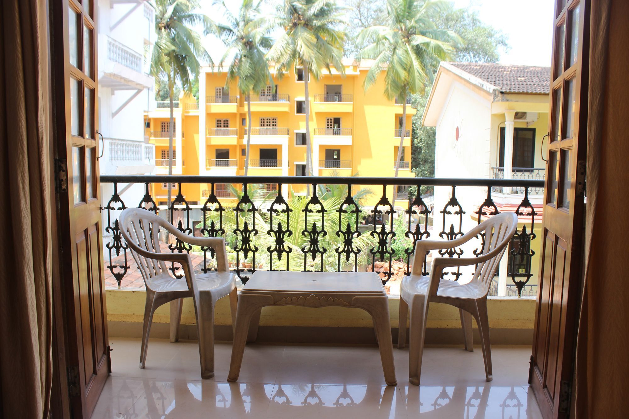 Oyo 7333 V Palms Hotel Candolim Bagian luar foto