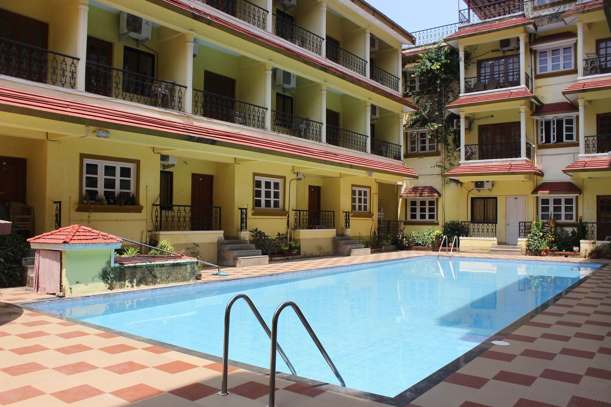 Oyo 7333 V Palms Hotel Candolim Bagian luar foto