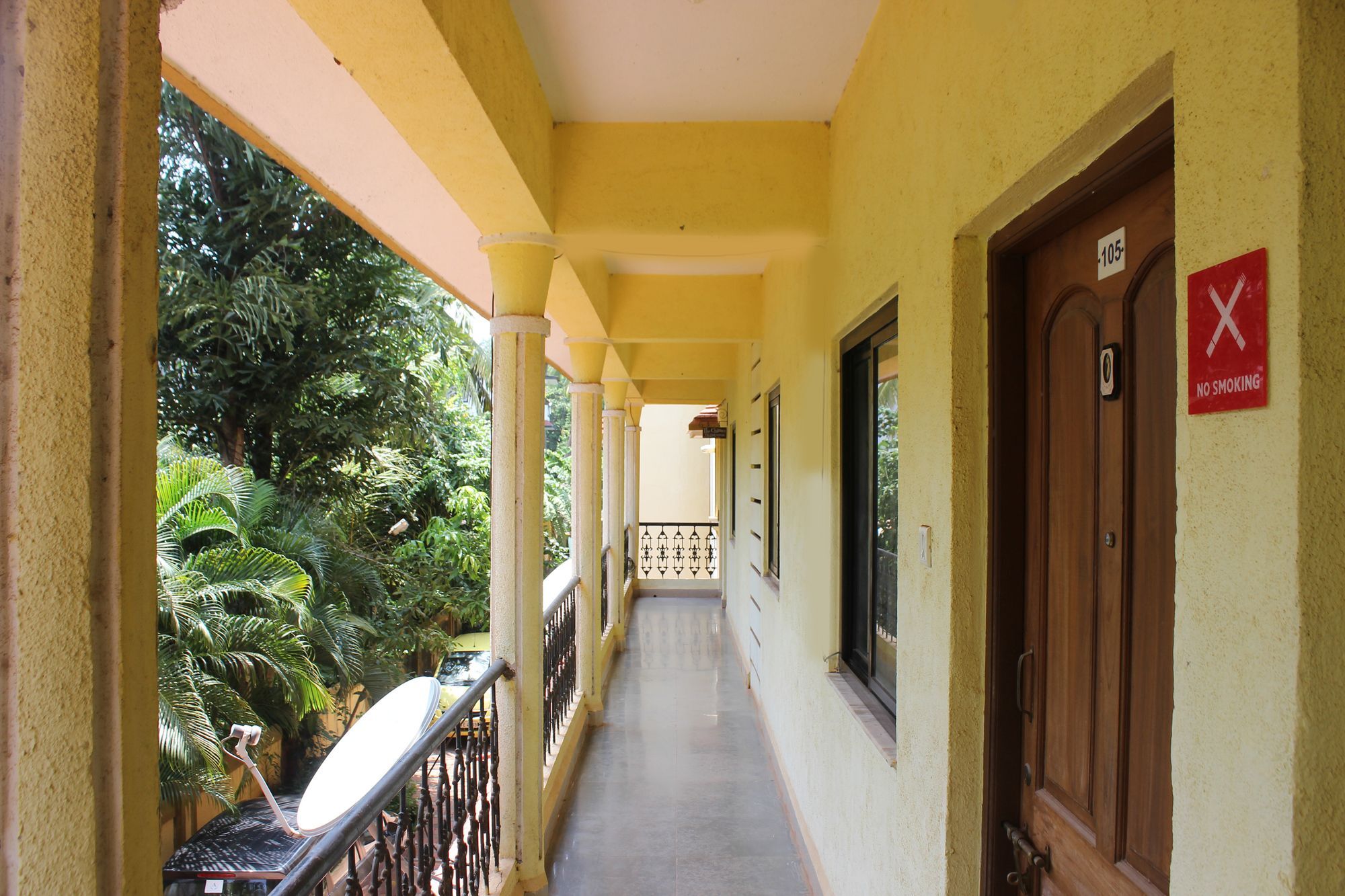 Oyo 7333 V Palms Hotel Candolim Bagian luar foto